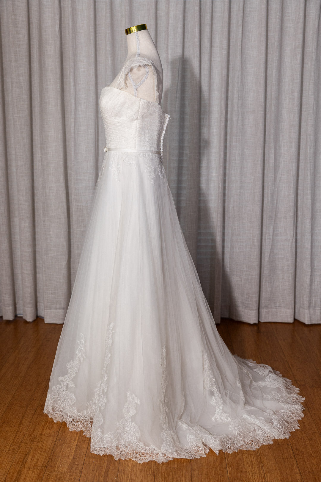 Diana - Pre-Loved Aire Vintage Wedding Dress