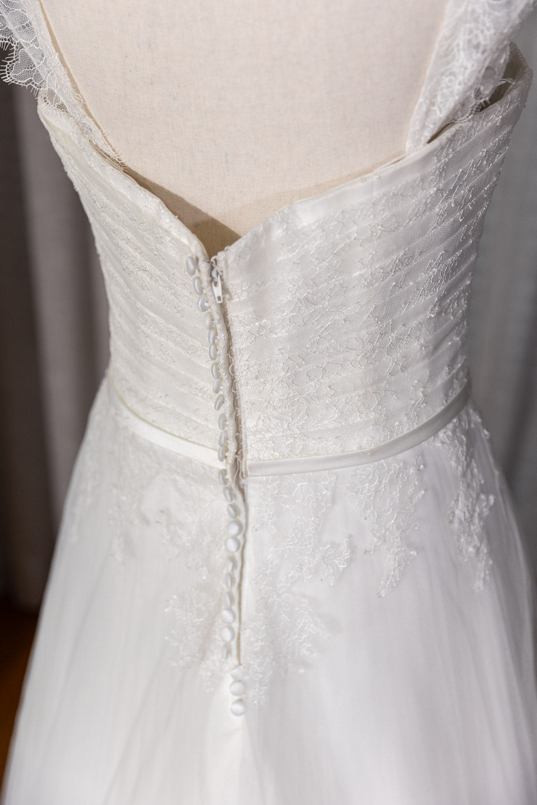 Diana - Pre-Loved Aire Vintage Wedding Dress