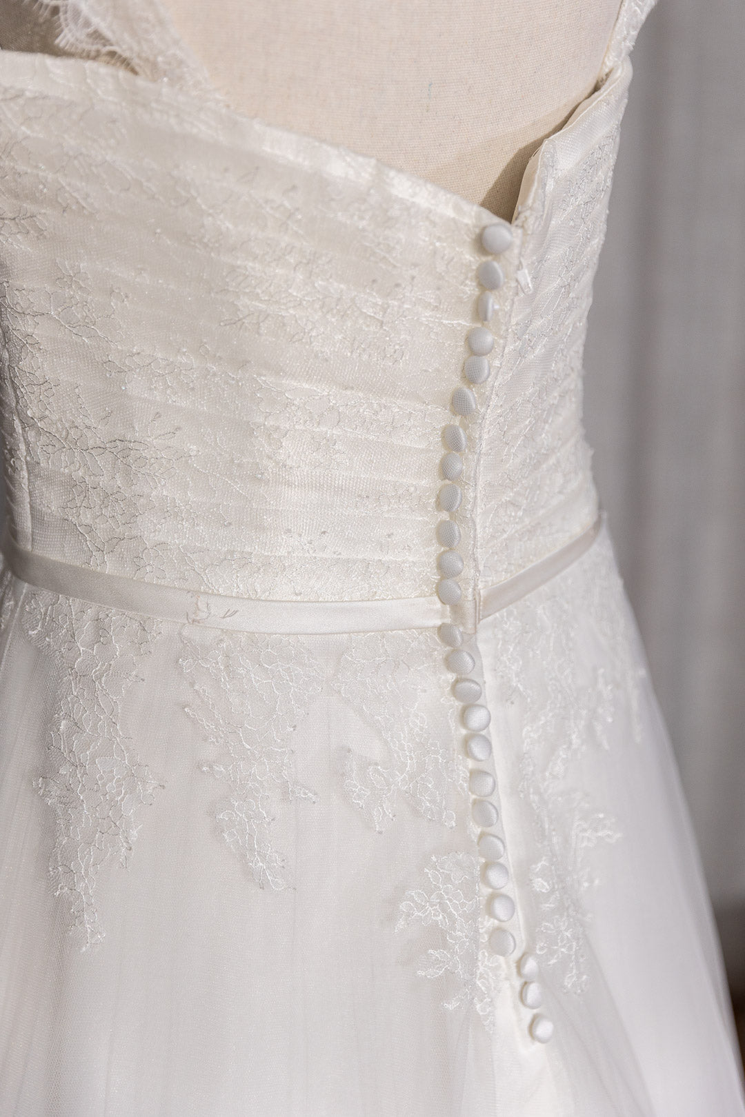 Diana - Pre-Loved Aire Vintage Wedding Dress