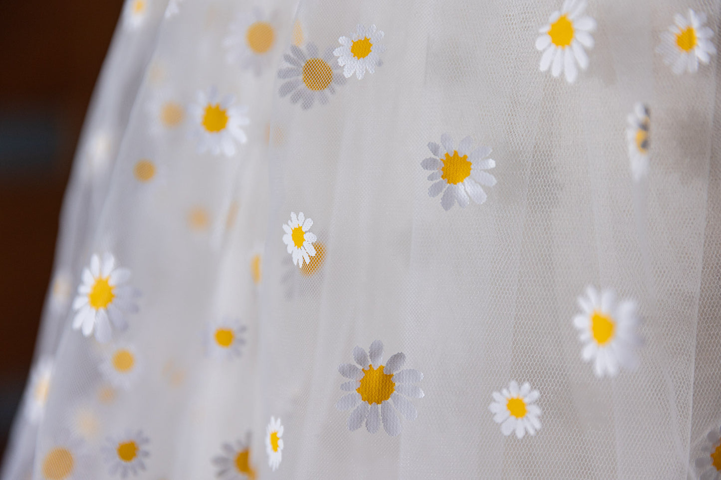 Daisy - Short Veil with Daisy Decoration