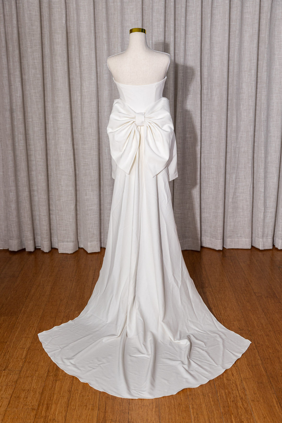 Marybeth - Strapless Mini Wedding Dress with Back Bow and Train