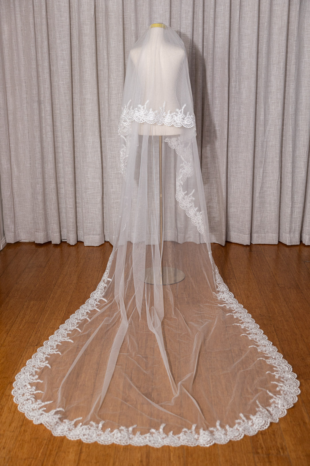 Mercedes - Vintage Veil with Lace Edging