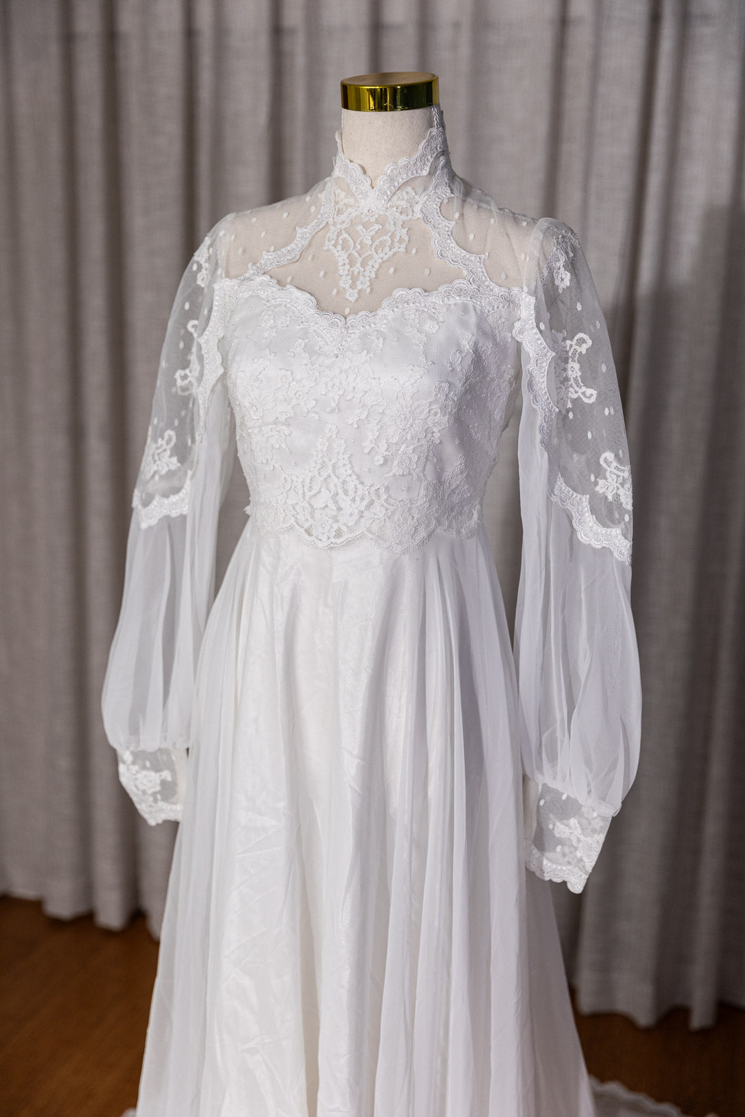 Rose - Pre-Loved Vintage High Neck White Wedding Dress with Lace