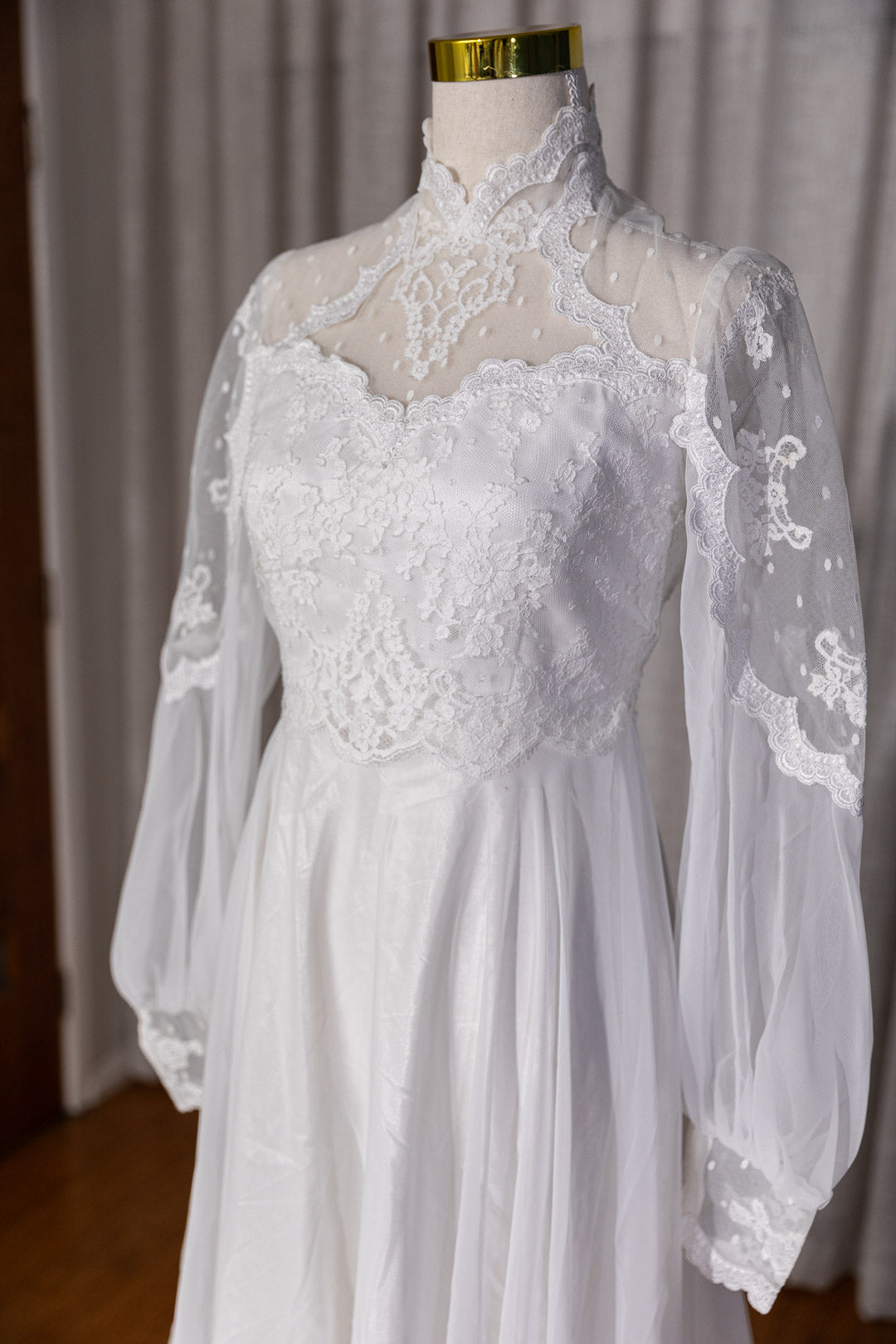 Rose - Pre-Loved Vintage High Neck White Wedding Dress with Lace