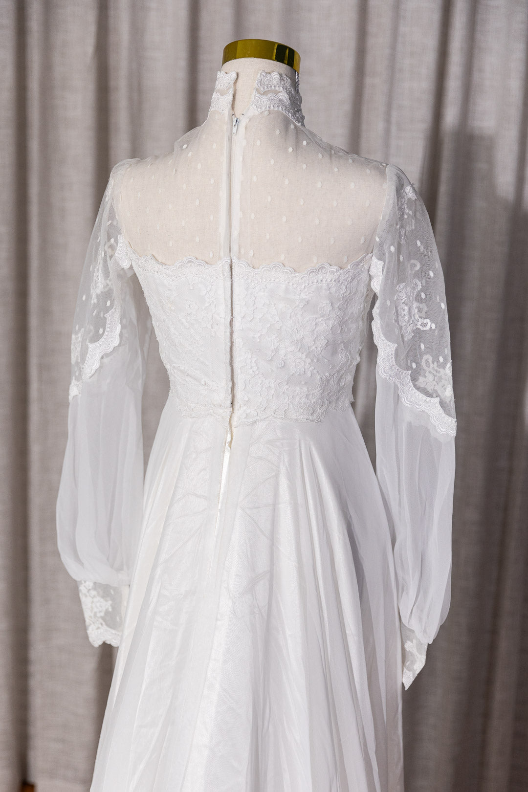 Rose - Pre-Loved Vintage High Neck White Wedding Dress with Lace