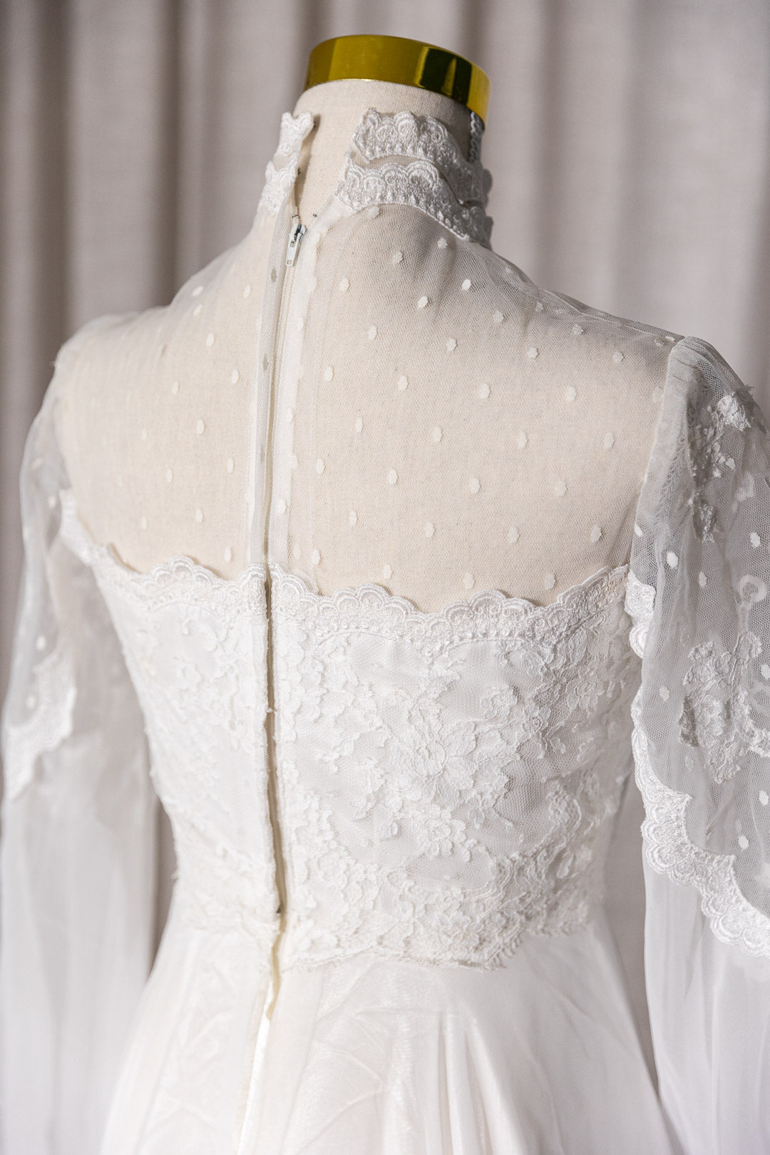 Rose - Pre-Loved Vintage High Neck White Wedding Dress with Lace